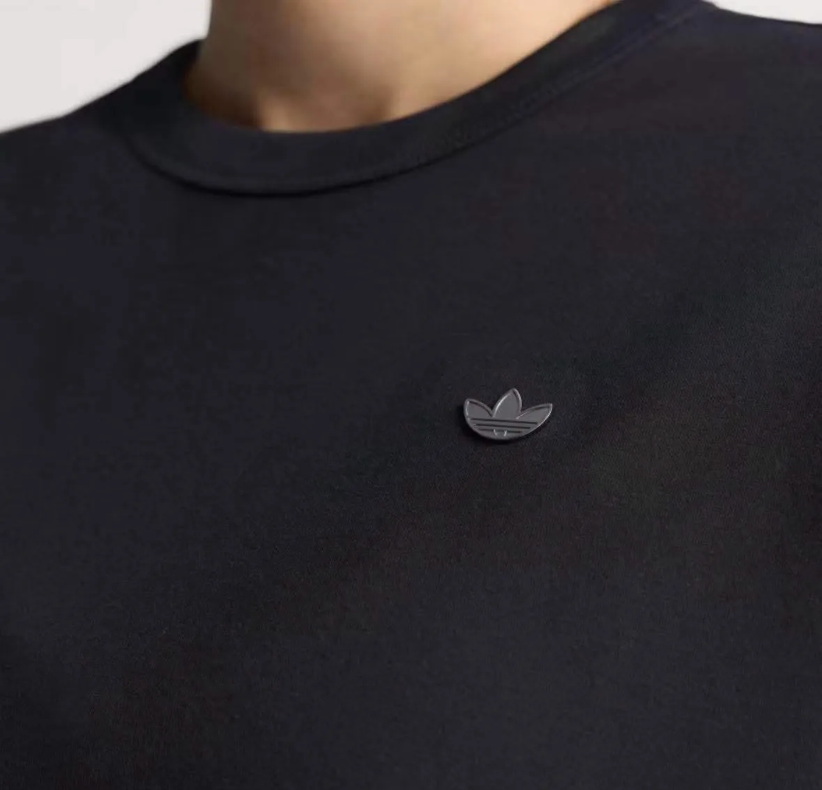 Adidas ESS Tee - Black M size